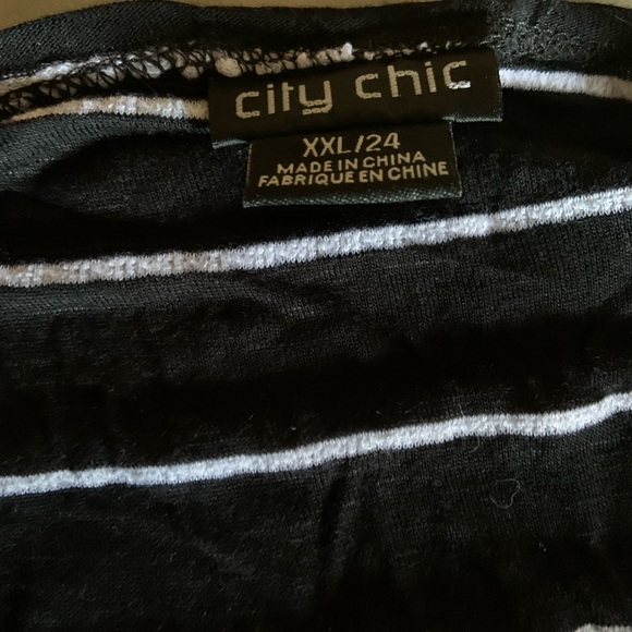 Essential Stripe Peek-A-Boo Shoulder Shirt - Picture 2 of 3